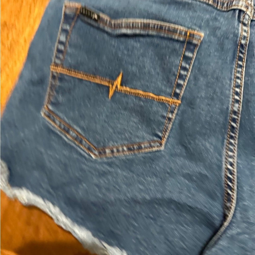Rusty x Buff Monster x Minions collab jean shorts - Picture 6 of 6